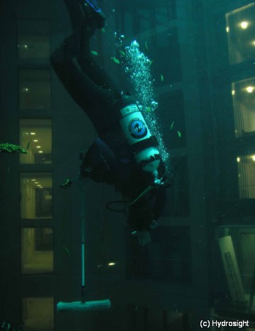 Das weltweit gr&ouml;&szlig;te zylindrische Aquarium