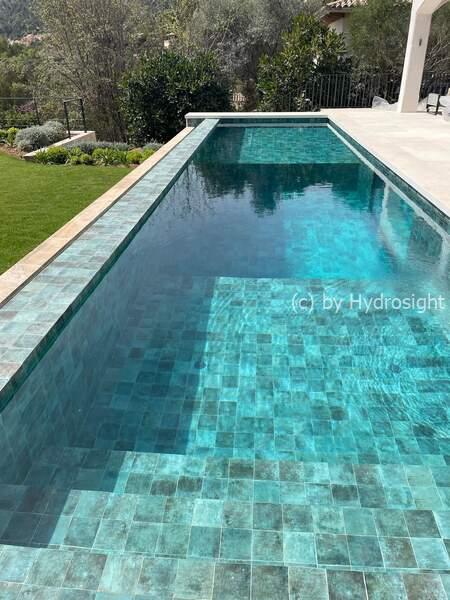 Acristalamiento transparente en la pared de la piscina - Gòccisa