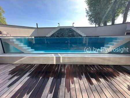 Infinity Pool met Glazen Wand