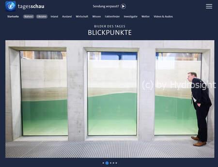 Nils Goseberg, professor aan het Leichtweiß Instituut voor Waterbouwkunde van de Technische Universiteit (TU) van Braunschweig, staat bij het nieuwe golfstroomkanaal voor zout water. Wetenschappers van de TU Braunschweig willen de grootschalige zoutwater onderzoeksfaciliteit gebruiken om uit te zoeken hoe mosselen, algen en andere zeedieren de draagkracht van offshore windturbines en andere maritieme constructies beïnvloeden.