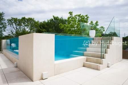 Piscine en verre