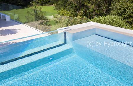 Piscine en verre