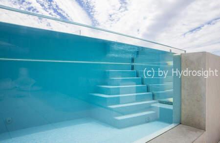 Piscine en verre