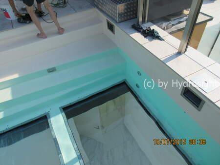 Plancher de piscine transparent