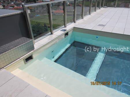 Plancher de piscine transparent
